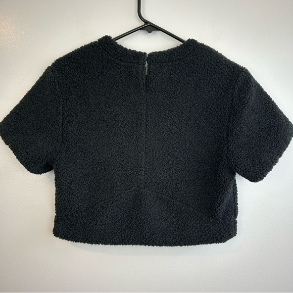 Lululemon Black Textured Fleece Embroidered Logo Cropped Tee/Top Size 4 - Picture 10 of 14